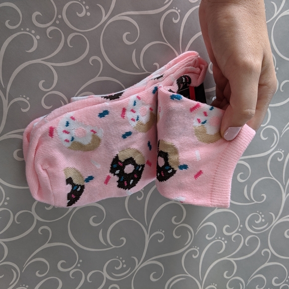 2 pairs of women's crew socks. NWT - Picture 4 of 5